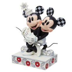 Enesco Jim Shore Disney 100 Years Of Wonder Mickey And Minnie Hugging Figurine, 7.25" -Enesco Store Jim Shore Disney Mickey Mouse and Minnie Mouse Figurine 6013198 03