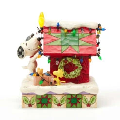 Enesco Jim Shore Peanuts Snoopy Decorating Doghouse Light-Up Figurine, 6.3" -Enesco Store Snoopy Decorates Doghouse for Holidays Figurine 6017241 03
